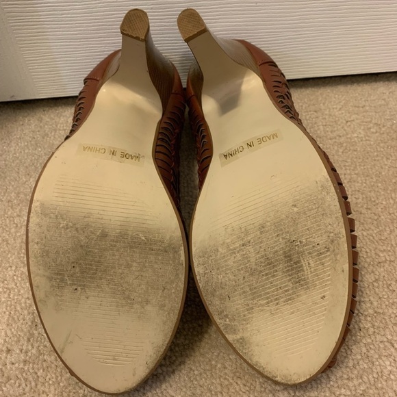 4’ Brown heels - Picture 4 of 7